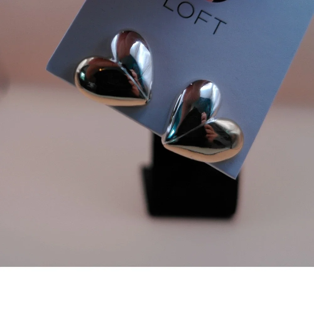 LOFT heart stud